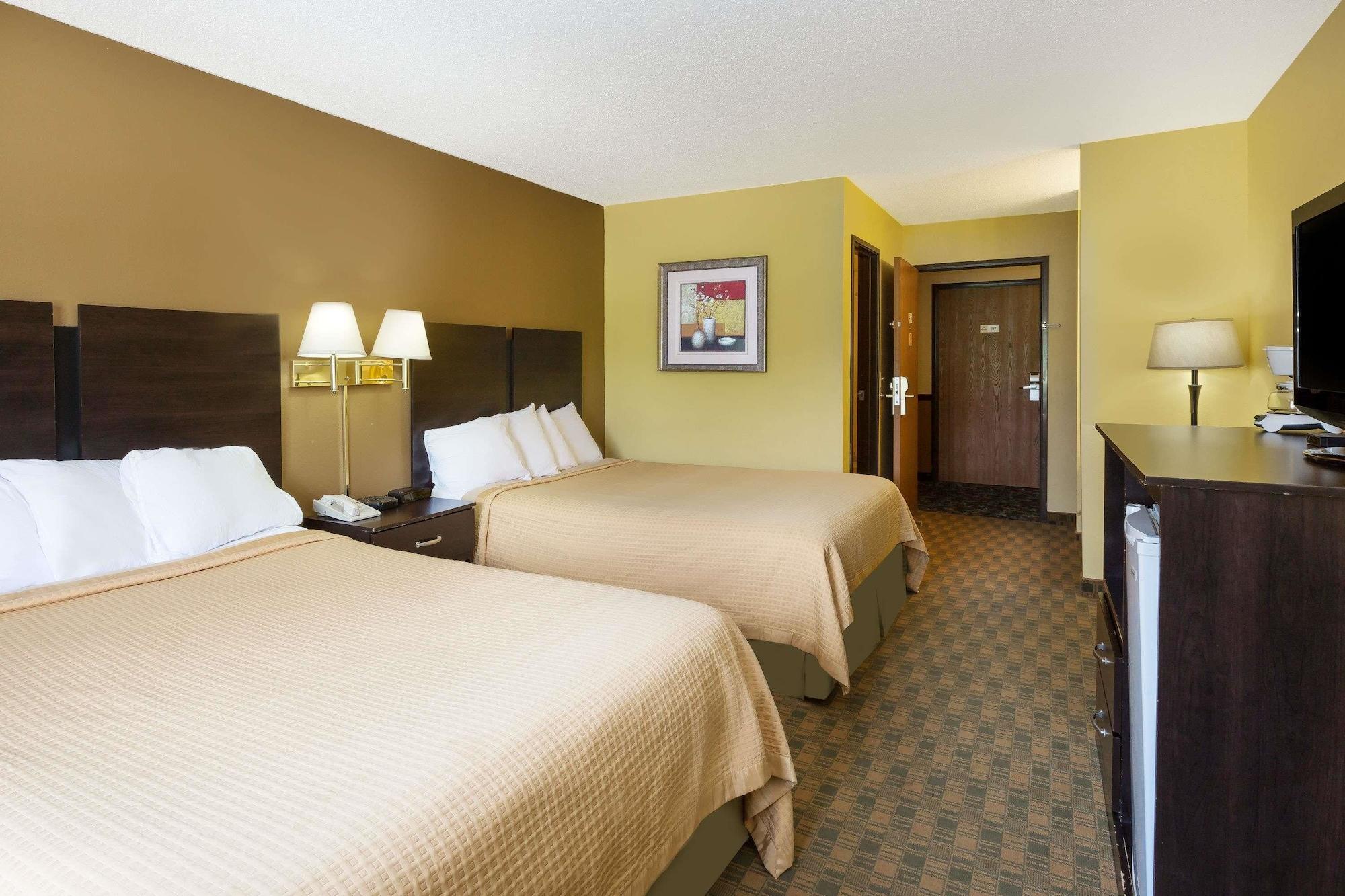 Econo Lodge Inn & Suites Yankton Екстериор снимка