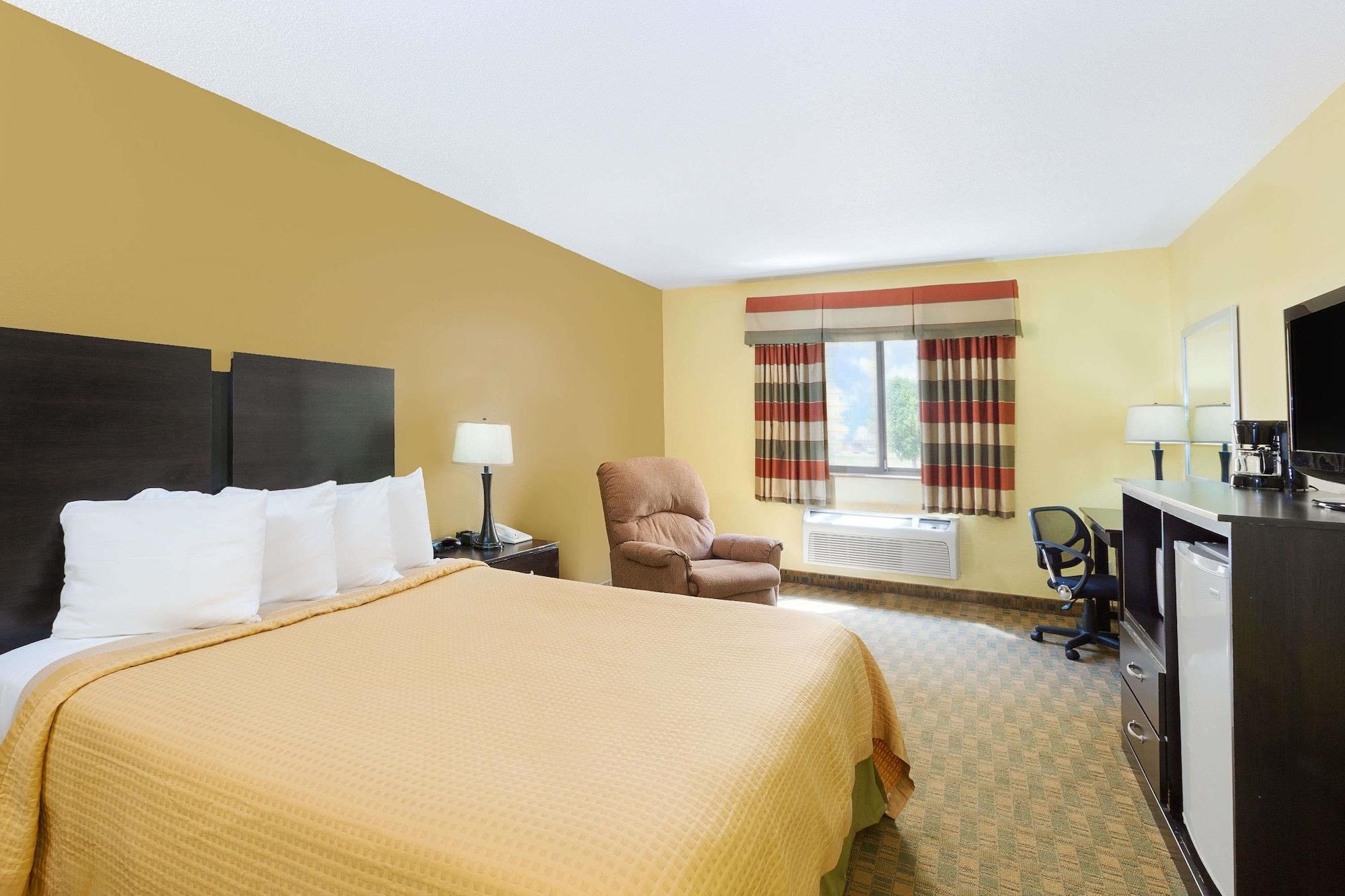 Econo Lodge Inn & Suites Yankton Екстериор снимка