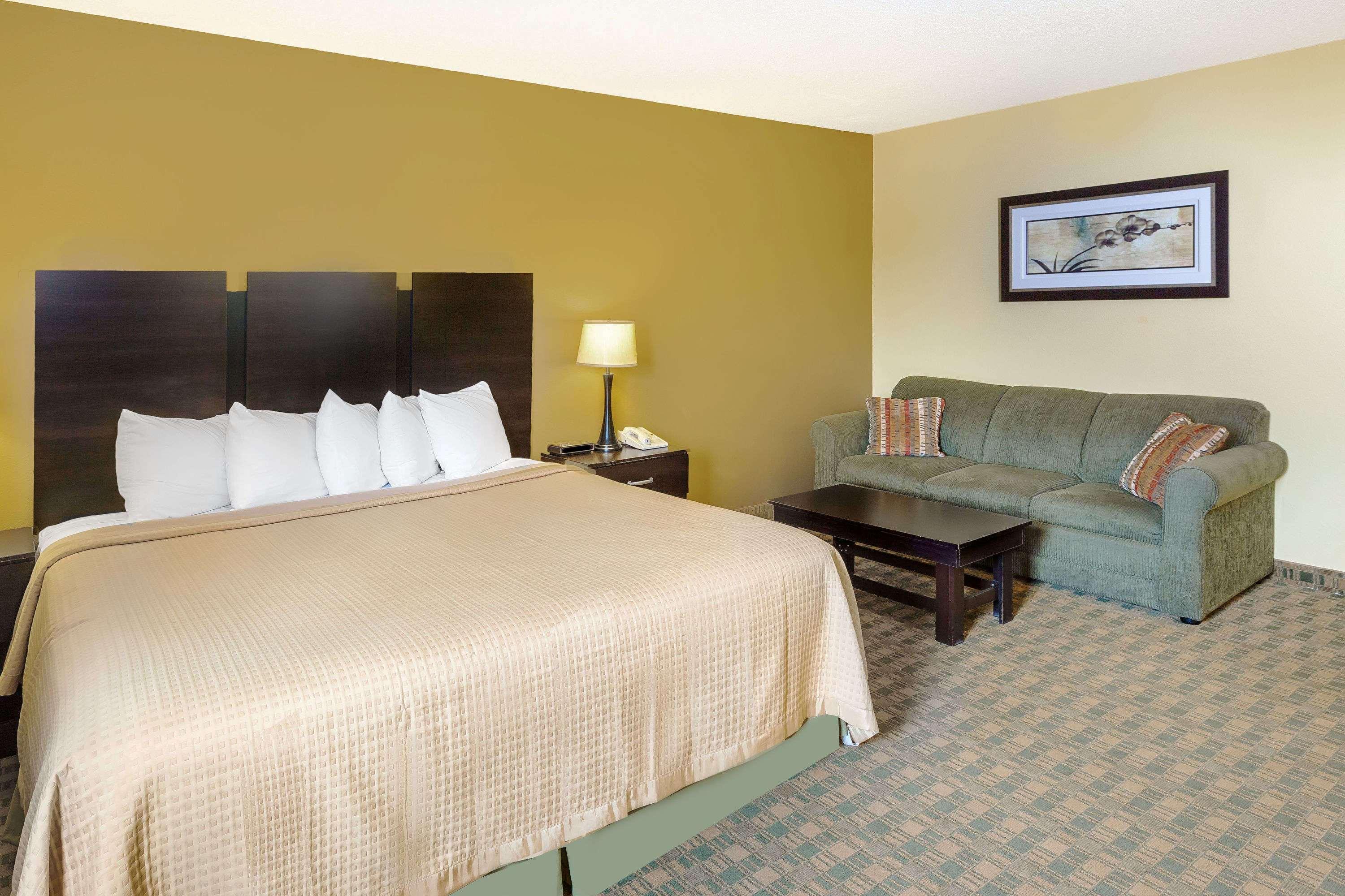 Econo Lodge Inn & Suites Yankton Екстериор снимка
