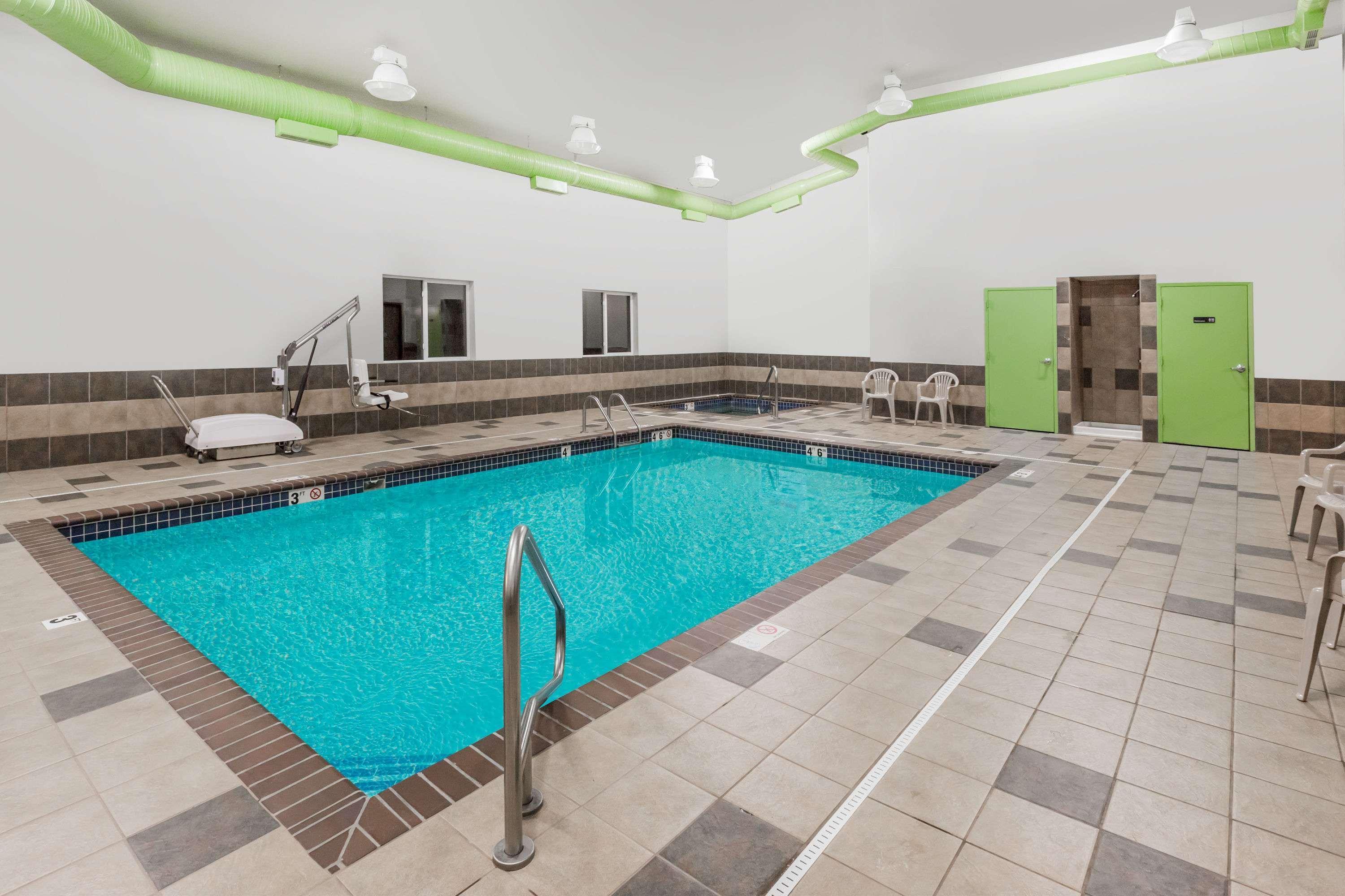 Econo Lodge Inn & Suites Yankton Екстериор снимка