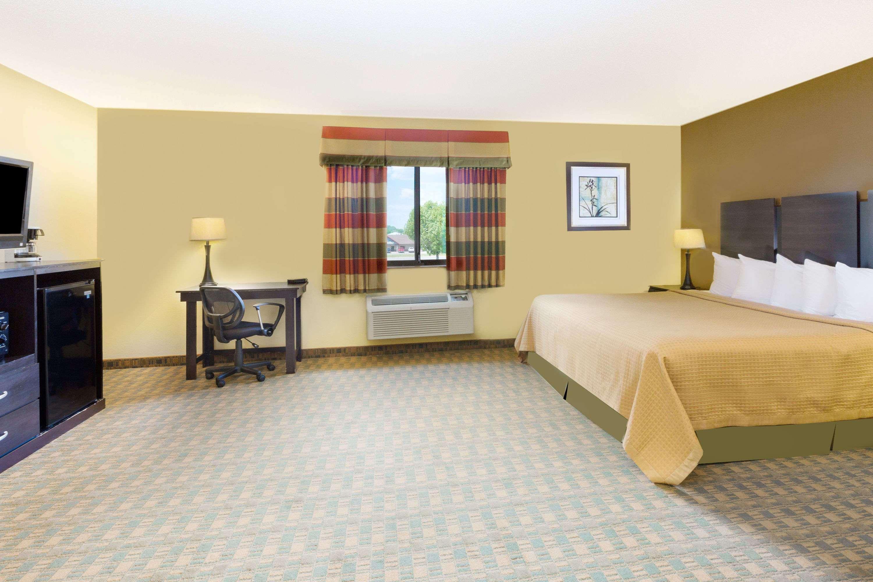 Econo Lodge Inn & Suites Yankton Екстериор снимка